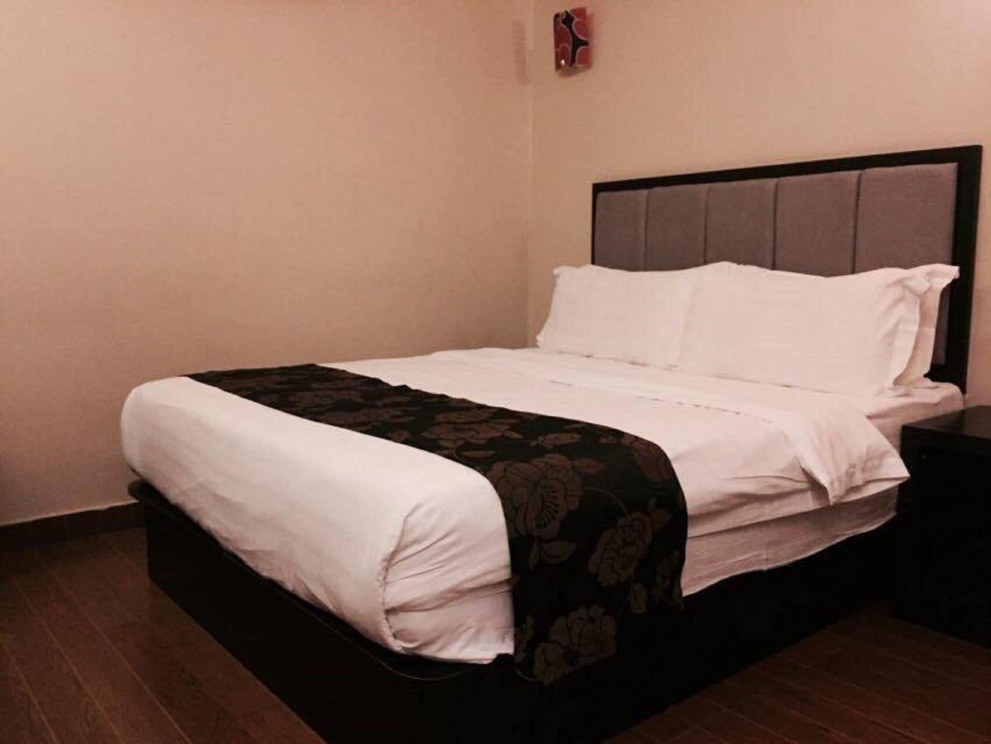 Kk Waterfront Hotel Kota Kinabalu Esterno foto